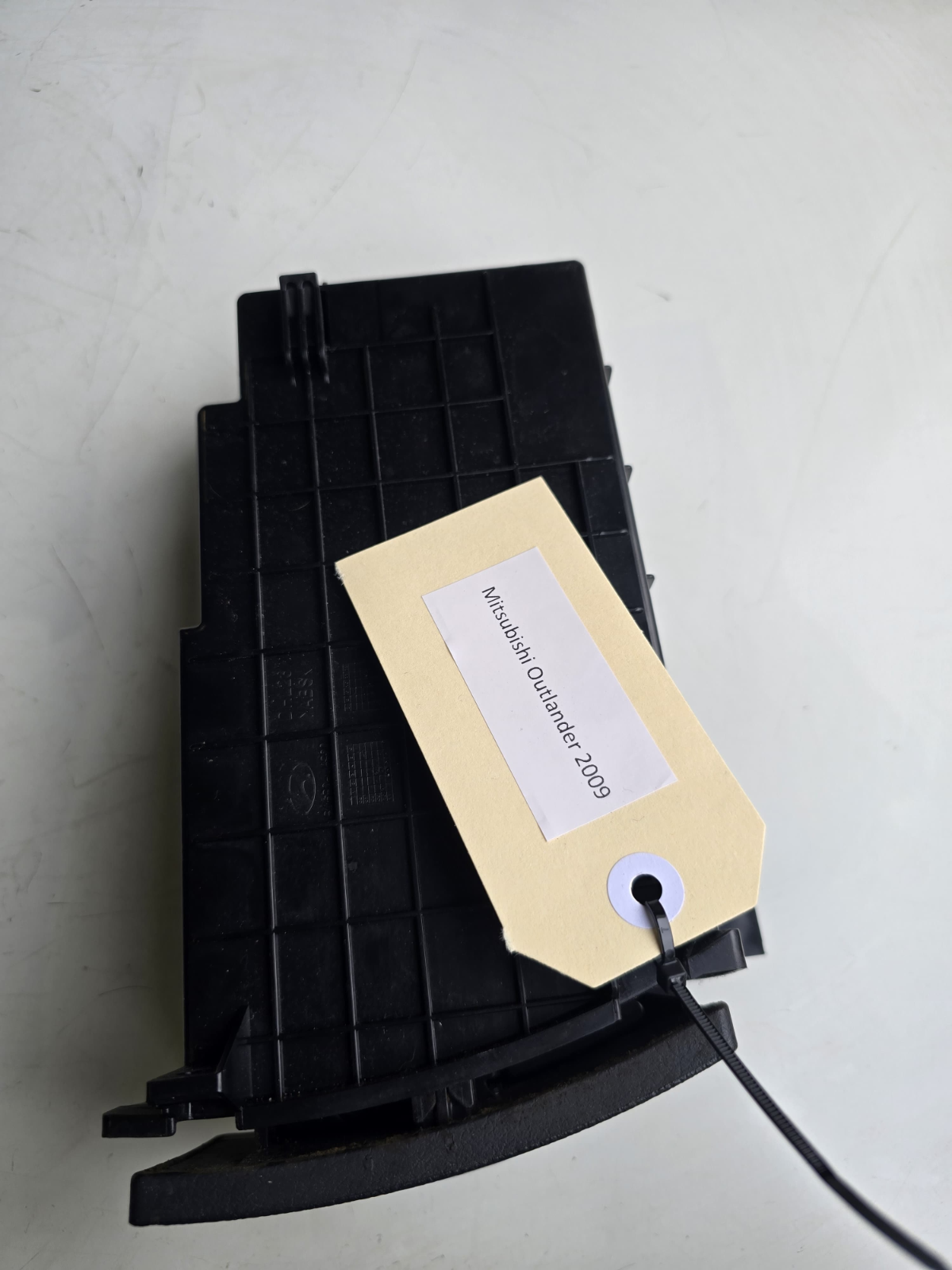 USED OEM 2008 + Mitsubishi Outlander Centre Console unit| Melbourne and Sydney