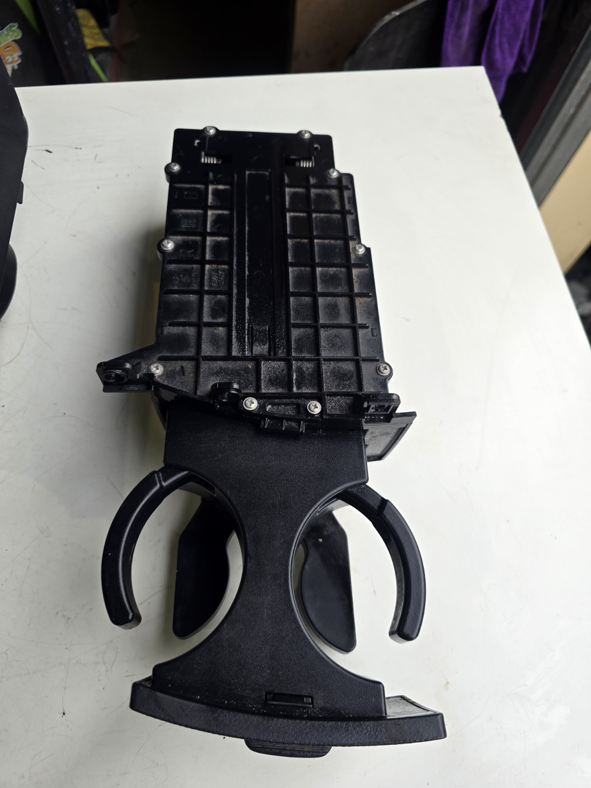 USED OEM 2008 + Mitsubishi Outlander Centre Console unit| Melbourne and Sydney