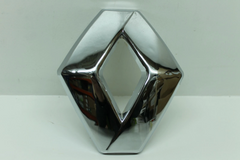 Used Renault Captur 2013-2018 Upper Grille Emblem| Melbourne and Sydney