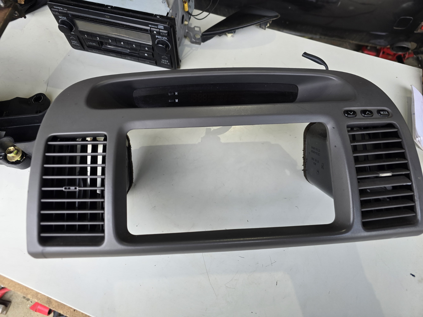 2002 06 TOYOTA CAMRY RADIO AC AIR VENTS CENTER DASH TRIM GRAY OEM| Melbourne and Sydney
