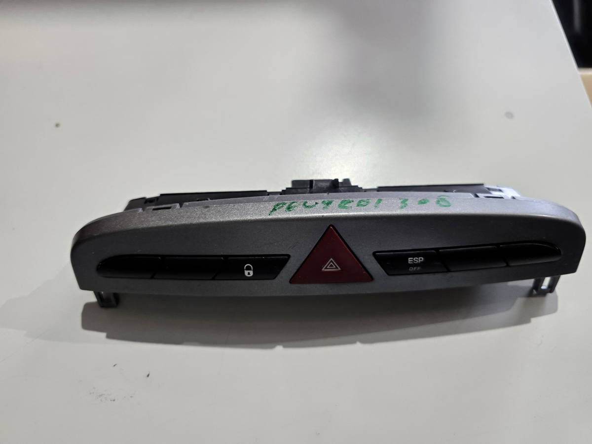 PEUGEOT 308 HAZARD WARNING LIGHT SWITCH 9659417477| Melbourne and Sydney