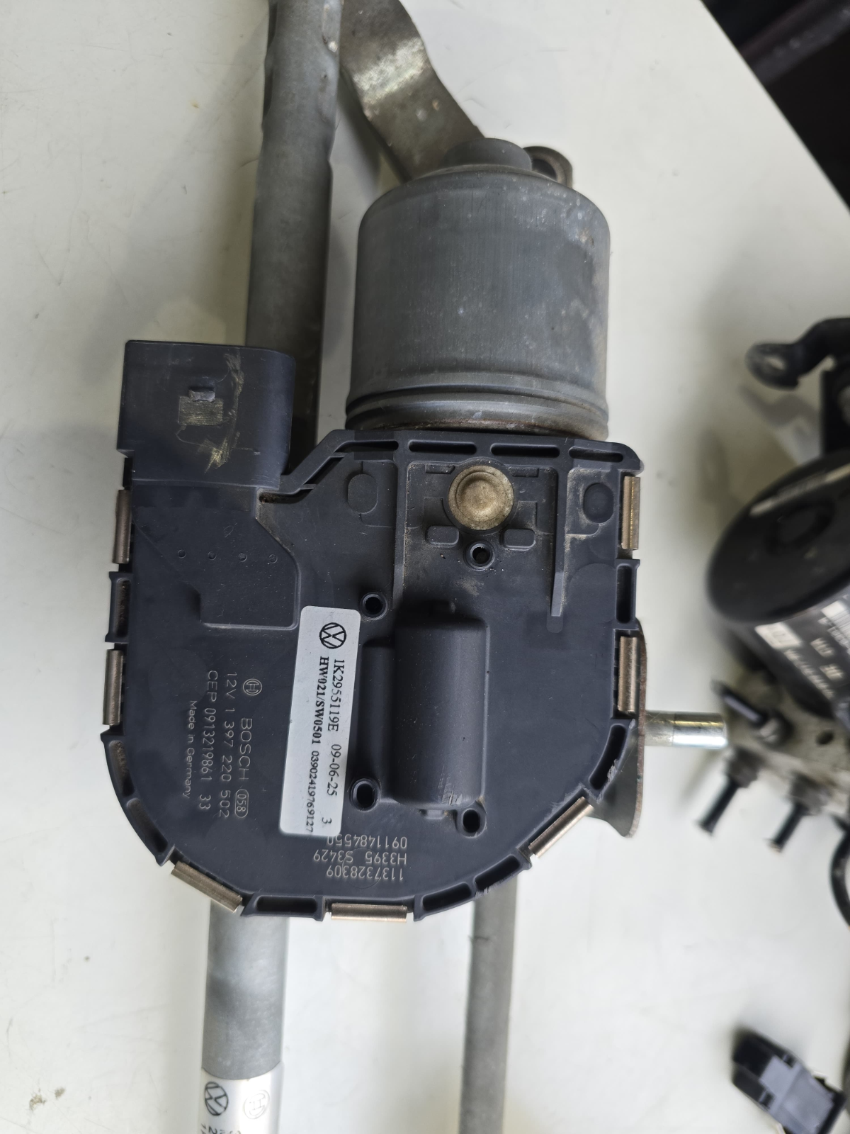 OEM VW GOLF MK VI 2008-2013 Windshield Wiper Linkage| Melbourne and Sydney