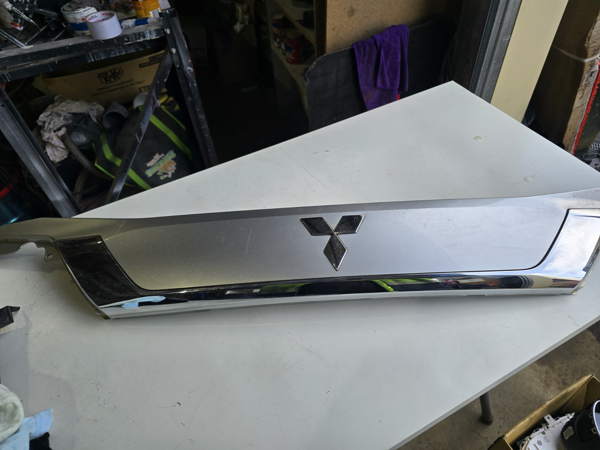 OEM Mitsibushi Outlander 2017 Grille| Melbourne and Sydney