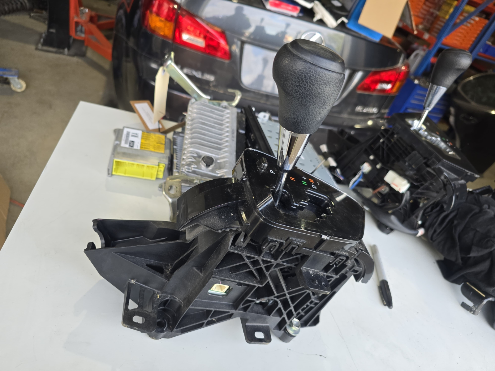 USED OEM TOYOTA COROLLA 2015 SEDAN GEAR SHIFTER ASSEMBLY| Melbourne and Sydney