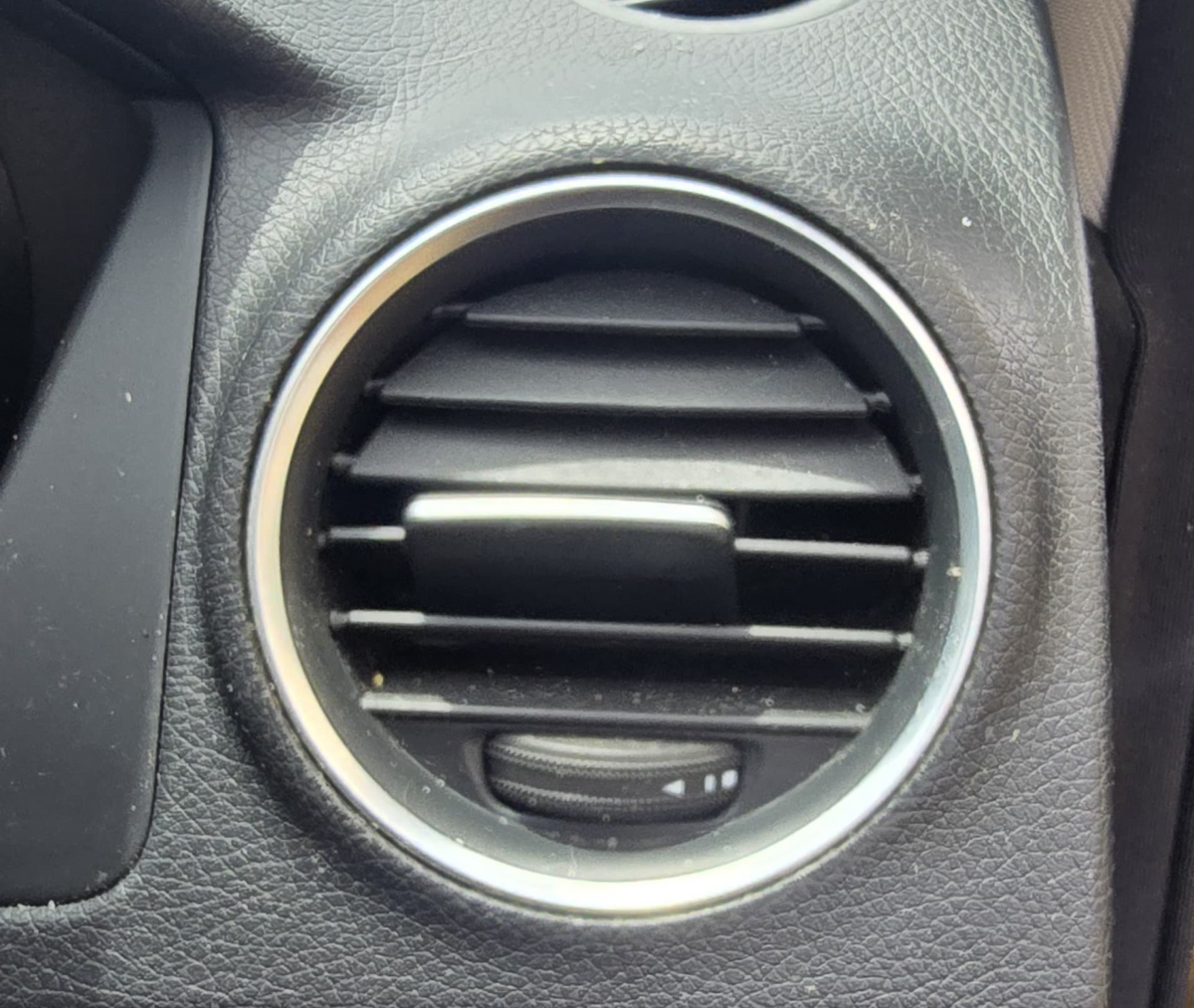 Used Mercedes Benz C250 2011-2013 Driver Side A/C Air Duct Outlet Vent Assembly| Melbourne and Sydney