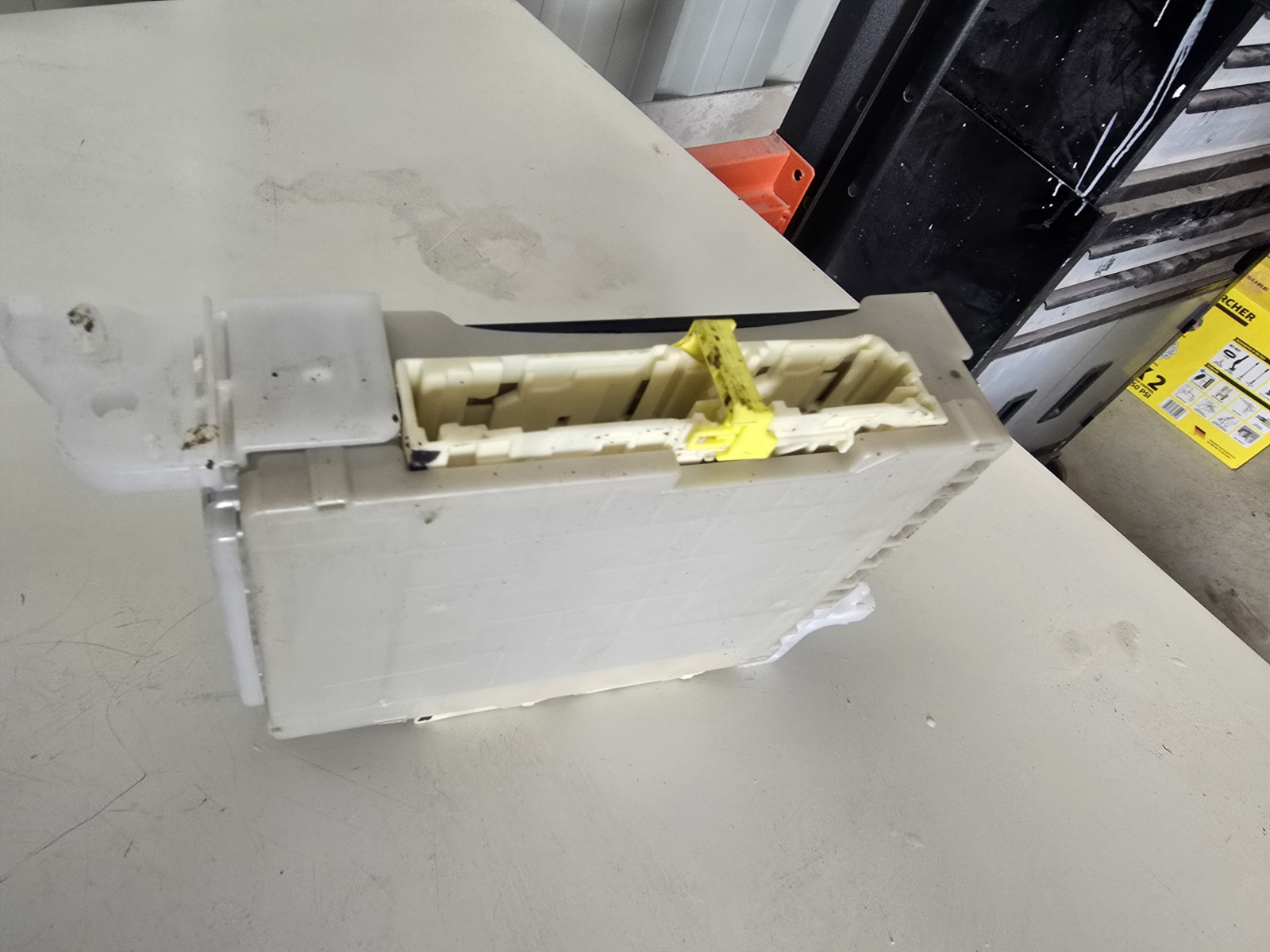 OEM TOYOTA YARIS HATCH 2011-2017 MULTIPLEX BODY NETWORK ECU COMPUTER 89221-52621| Melbourne and Sydney