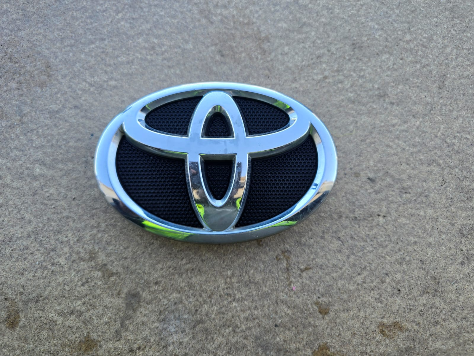TOYOTA CAMRY/AURION 2006-2011 OEM EMBLEM\ORNAMENT| Melbourne and Sydney
