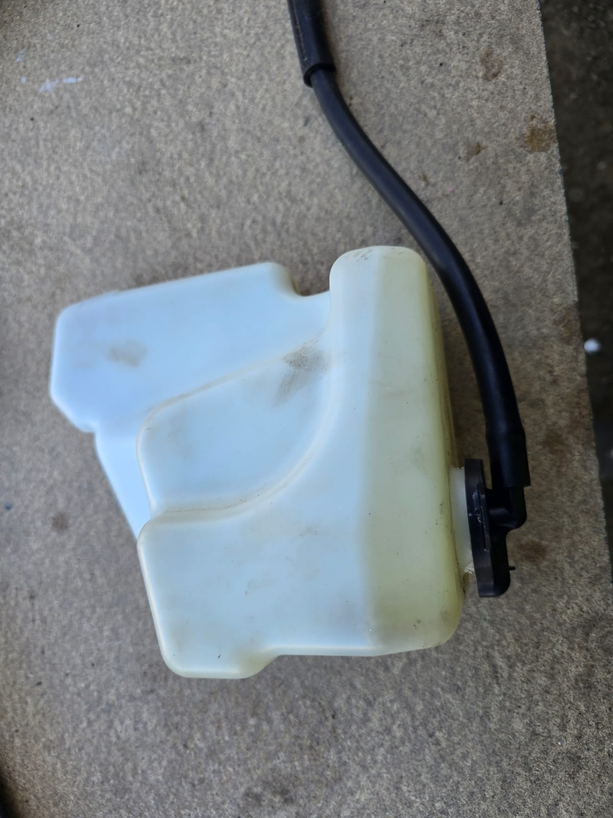 TOYOTA CAMRY/AURION 2006-2011 OEM WASHER BOTTLE| Melbourne and Sydney