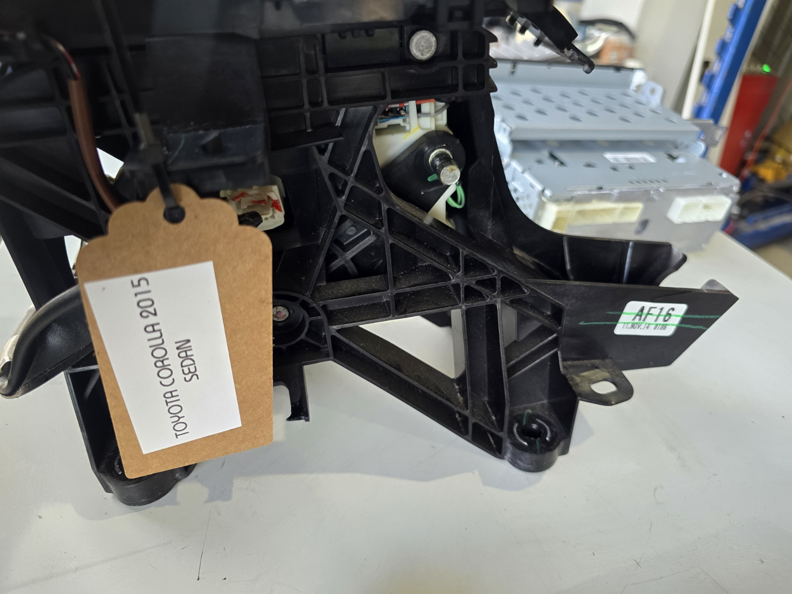 USED OEM TOYOTA COROLLA 2015 SEDAN GEAR SHIFTER ASSEMBLY| Melbourne and Sydney