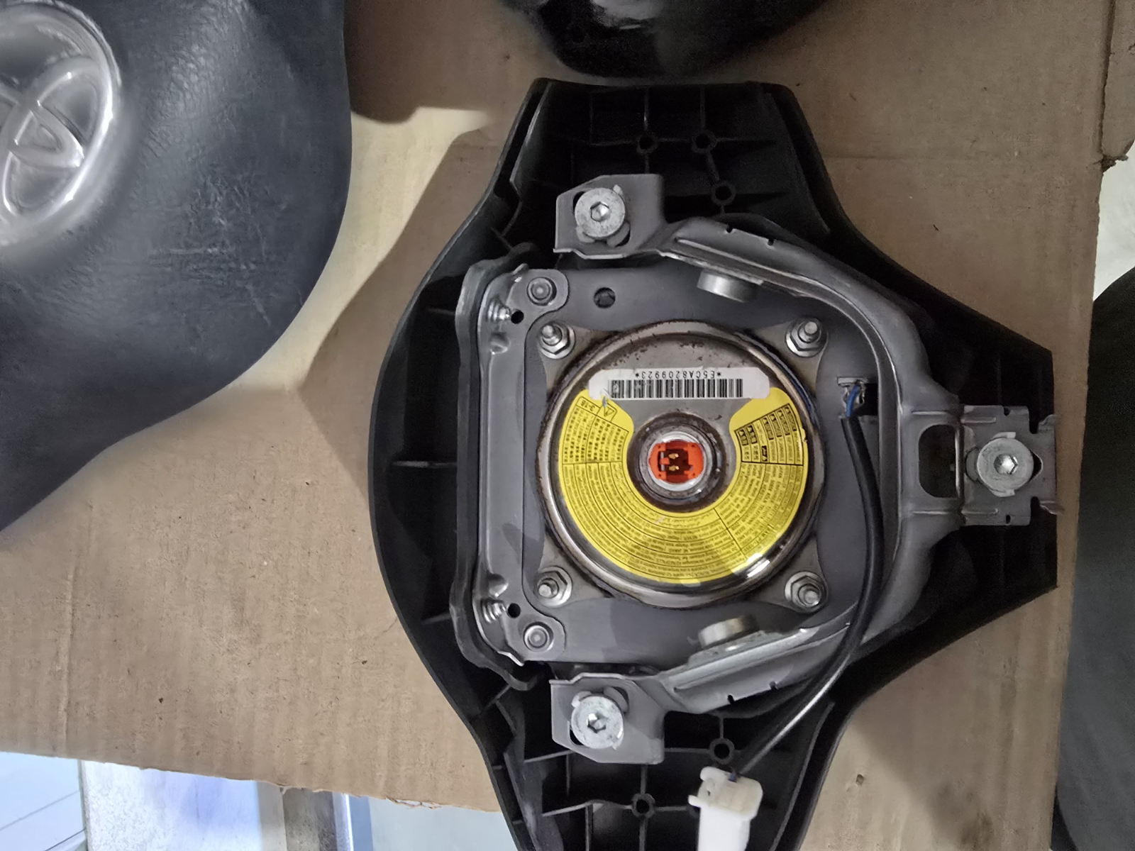 TOYOTA YARIS AIRBAG FOR STEERING WHEEL OEM USED E5CA8209923| Melbourne and Sydney