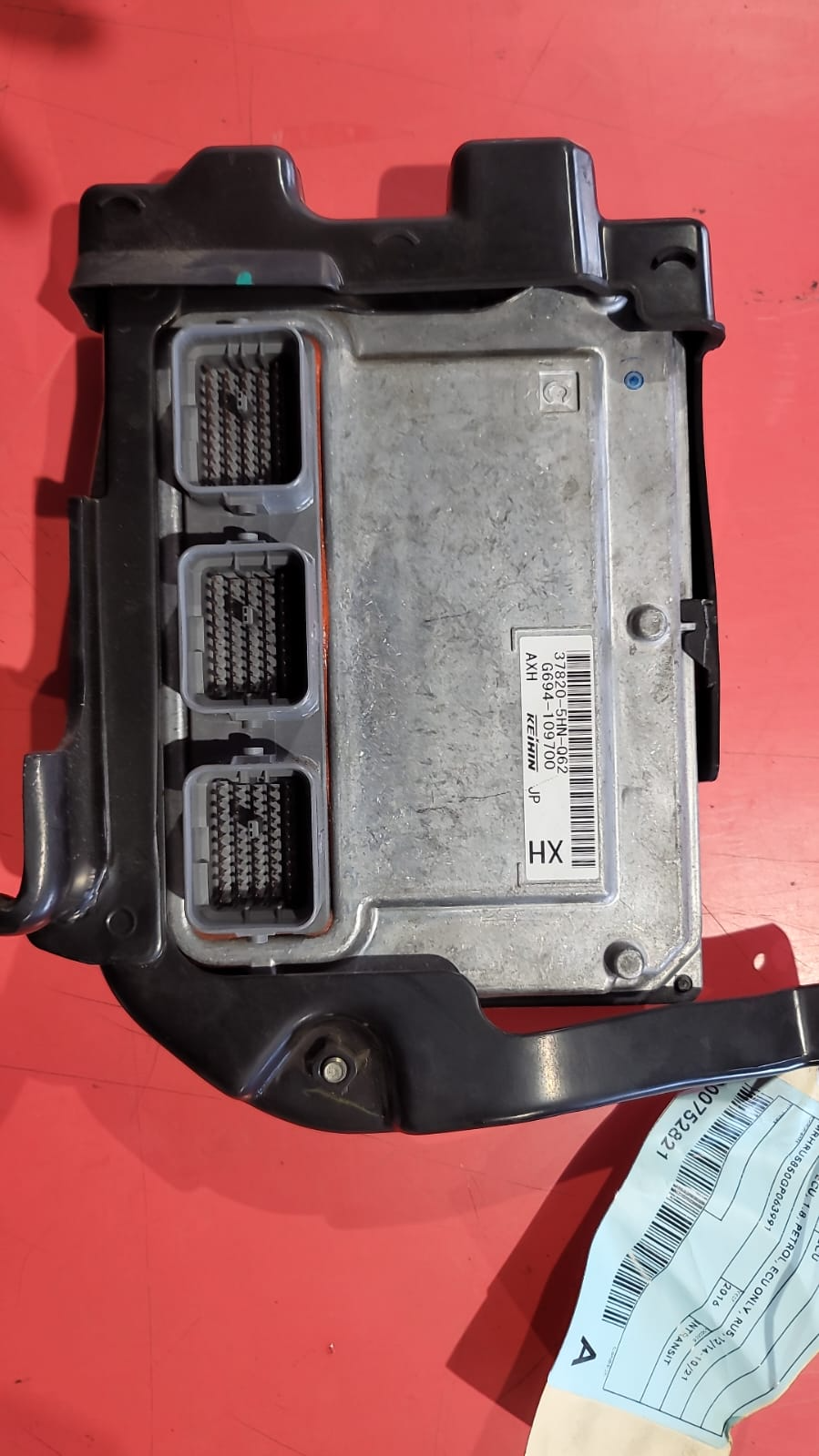 Honda HR-V Engine Control Unit ECU 37820-5HN-062 OEM  2015-2020